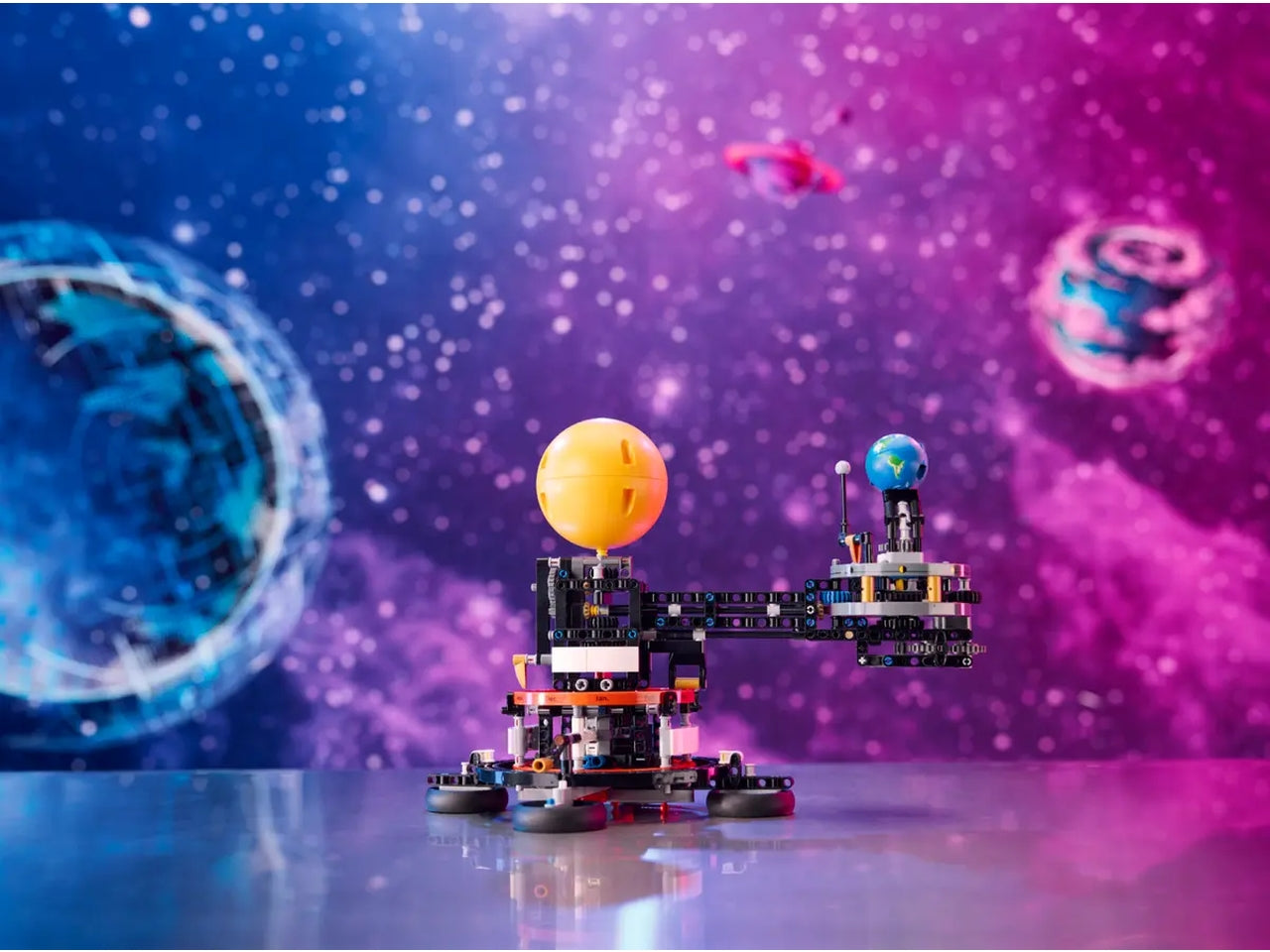 Lego technic pianeta terra e luna in orbita