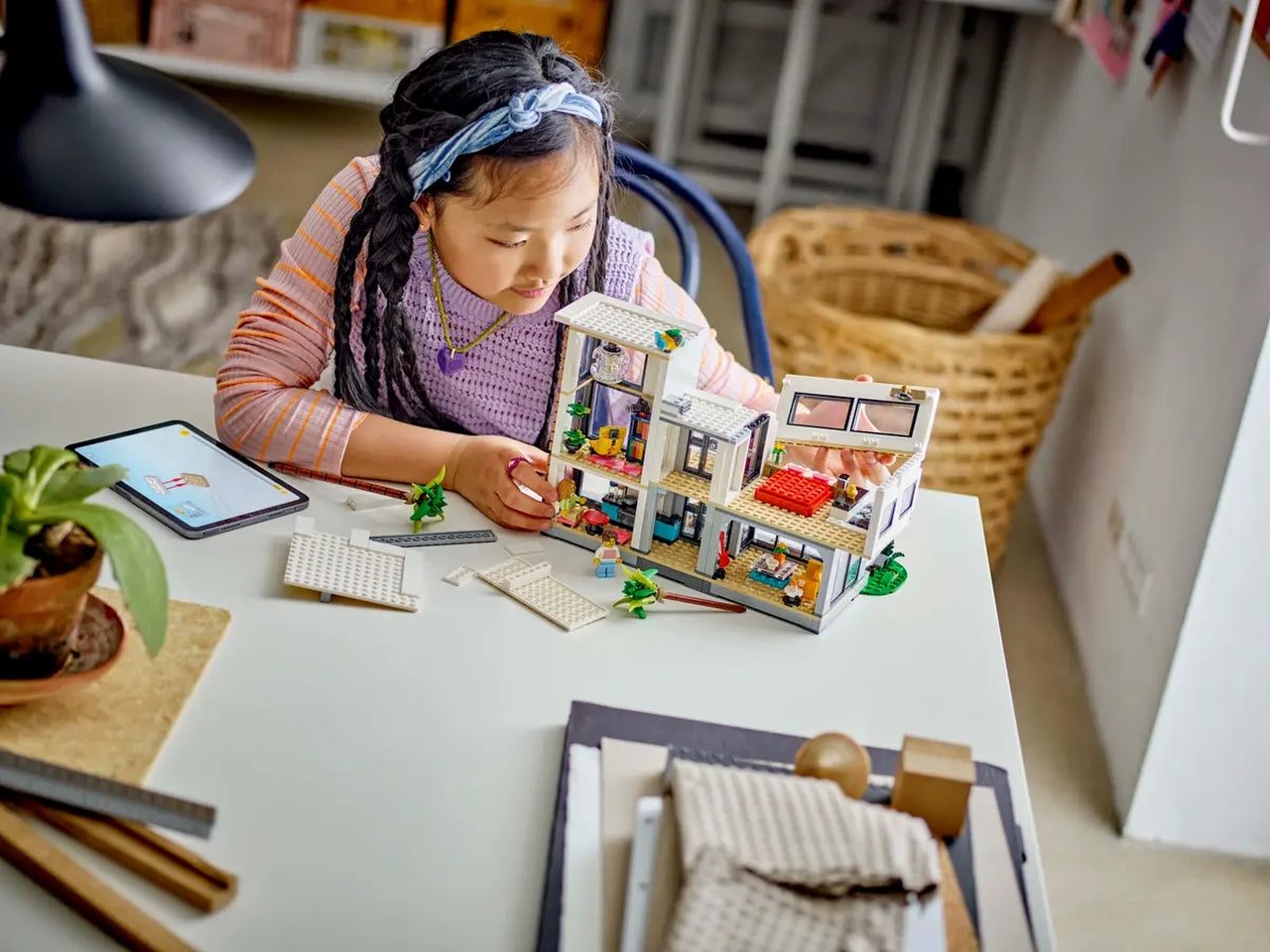 Lego Creator casa moderna, set costruzioni in scatola da 939 pezzi, 9+ anni 31153