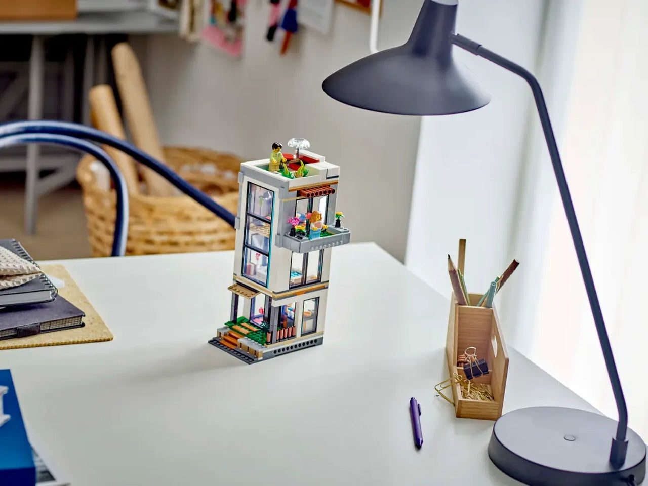 Lego Creator casa moderna, set costruzioni in scatola da 939 pezzi, 9+ anni 31153