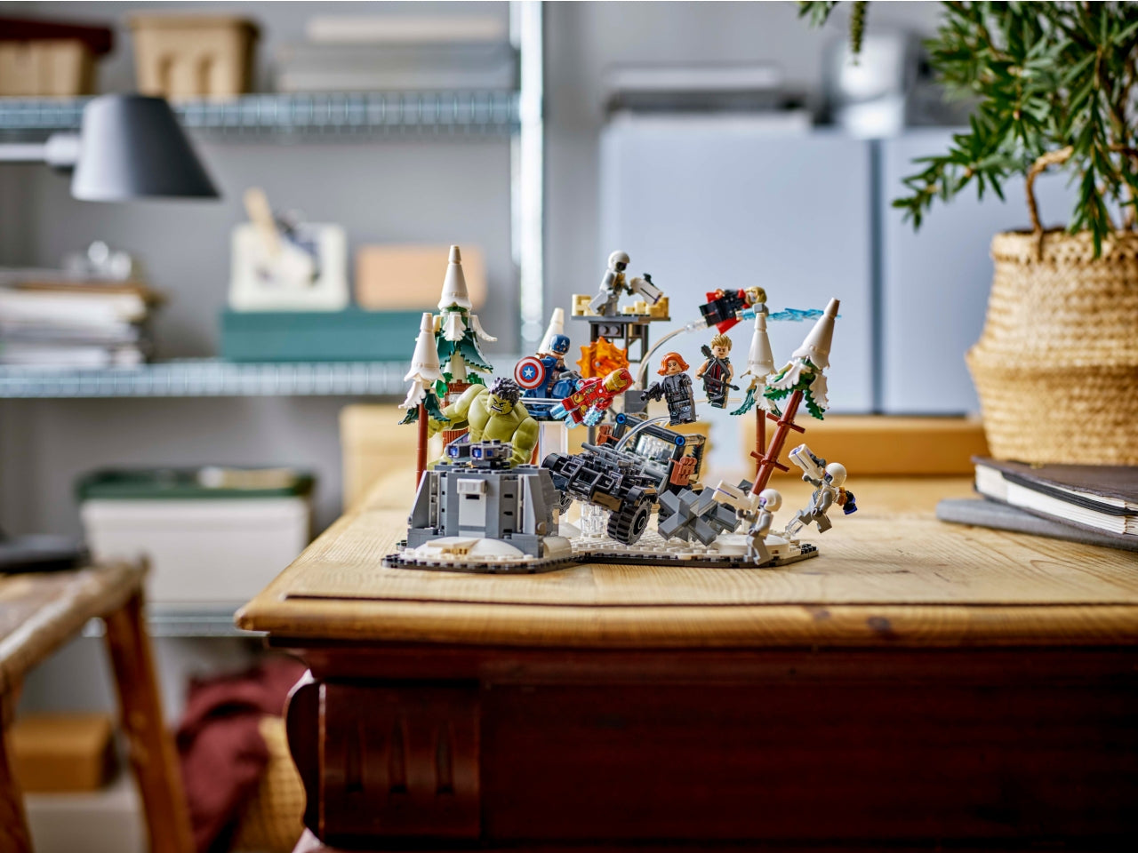 LEGO Marvel - Playset Avengers: questo giocattolo con supereroi costruibili ricrea lâepica battaglia di Avengers: Age of Ultron dei Marvel Studios con una serie di minifigure e caratteristiche autentiche 76291