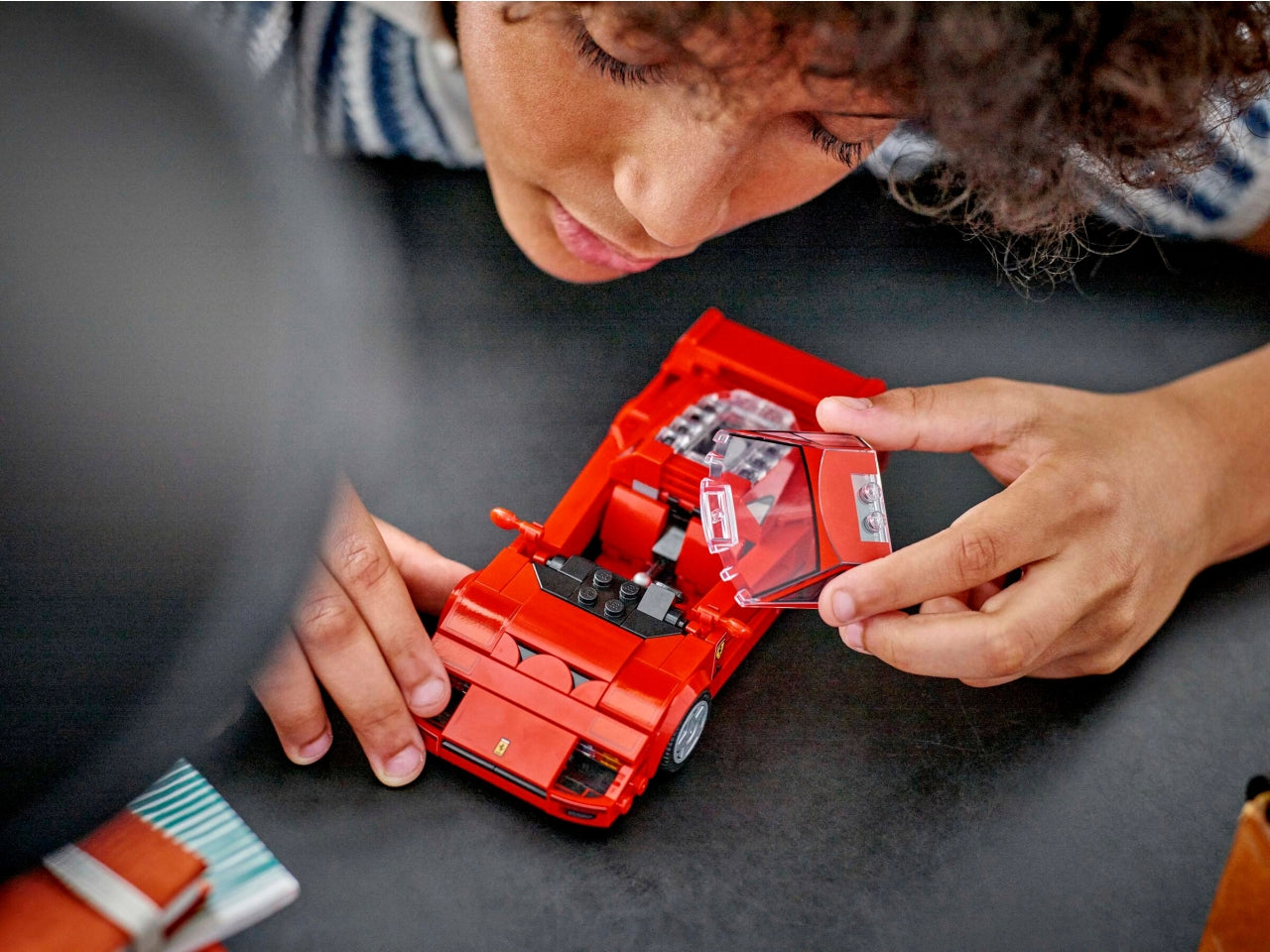 LEGO Speed Champions - Auto giocattolo Ferrari per bambini: veicolo costruibile della Supercar Ferrari F40 per i bambini e le bambine dai 9 anni in su, nostalgici amanti delle auto e fan della Ferrari 76934