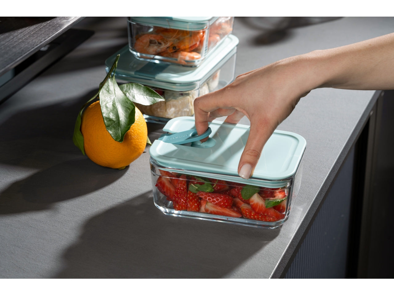 Contenitore in vetro 1,6l 17x24xh.7,5cm colore ottanio