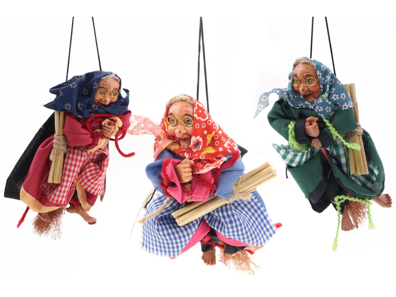 Befana volante con occhiali legna e sacchetto misura 15cm in 3 modelli assortiti