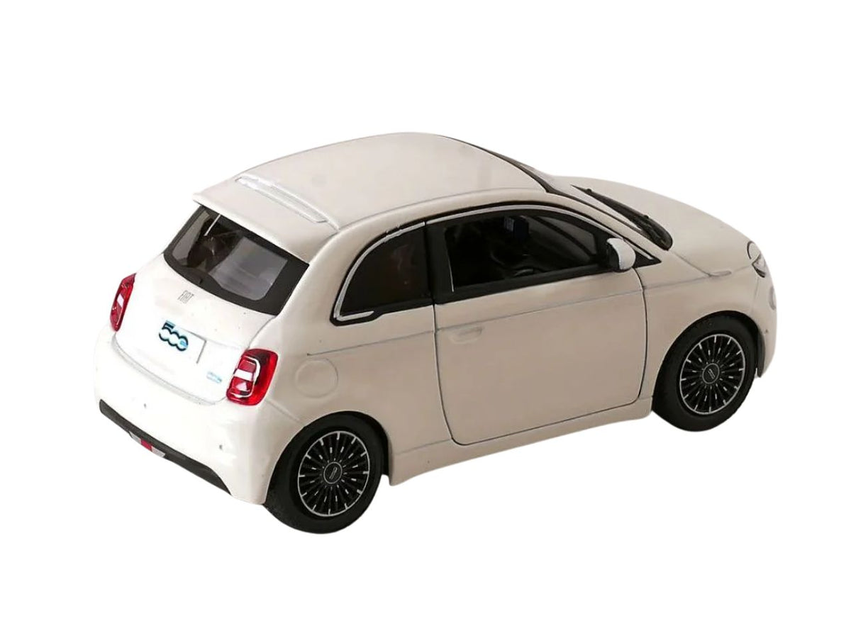 Auto Fiat 500E anno 2023 scala 1:24 $