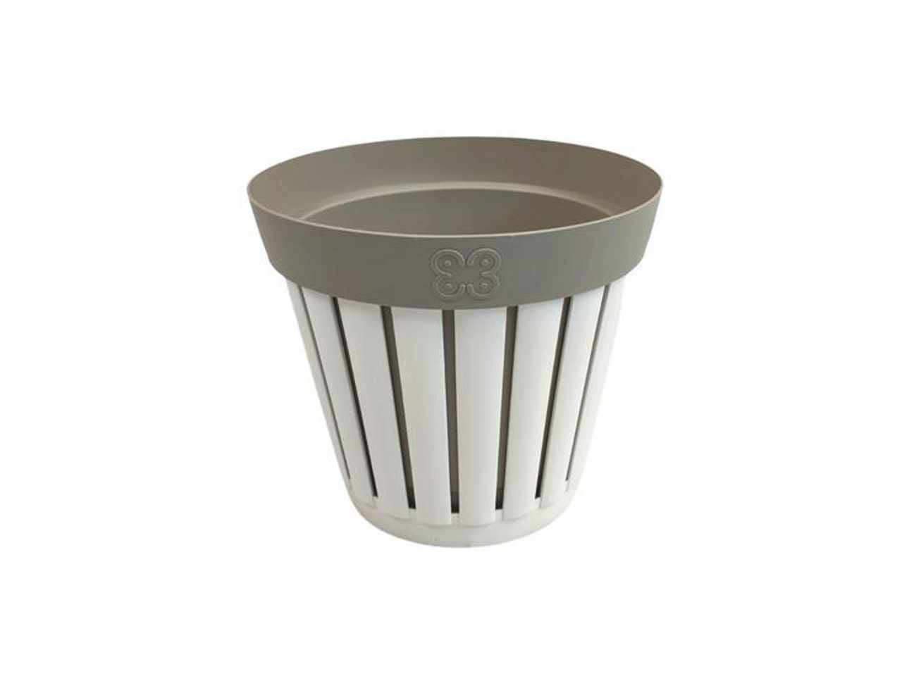 Vaso e coprivaso linea kreta diametro vaso interno 25cm realizzato in plastica riciclata colori bianco e tortora chiaro