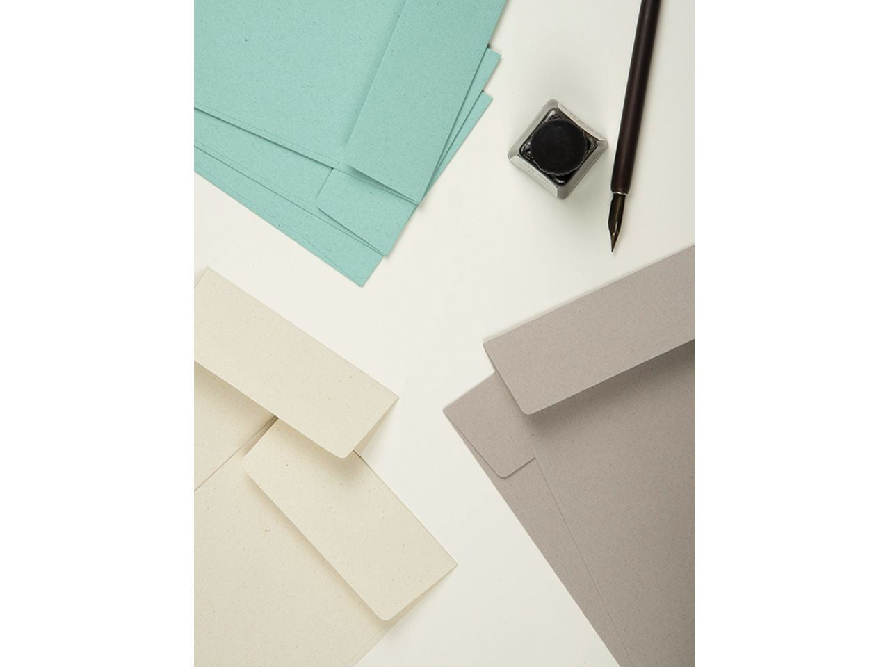 Buste calligraphy shiro eco legno misura 110x220mm - la confezione comprende 25 buste