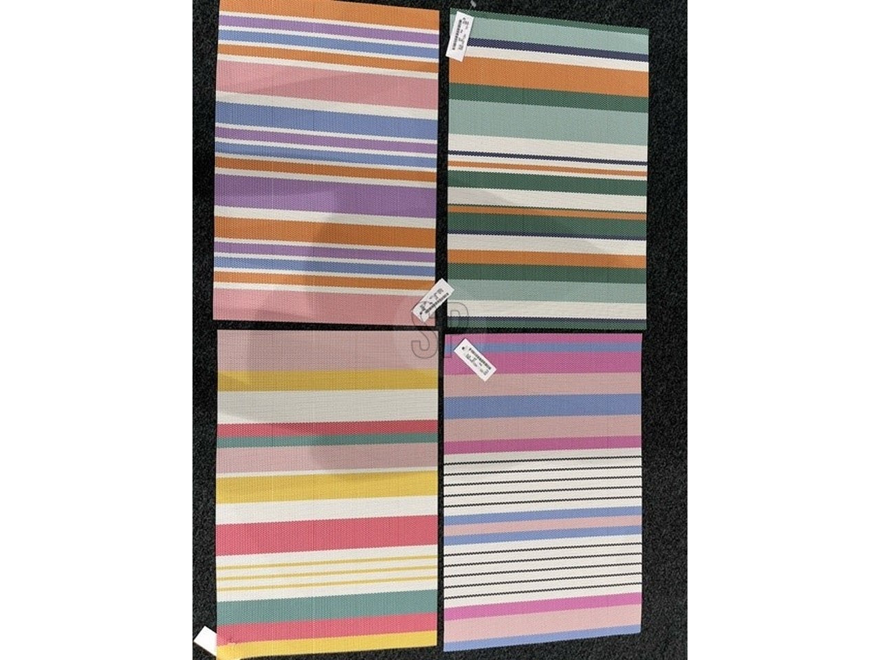 Tovaglietta a righe 45x30cm in colori assortiti