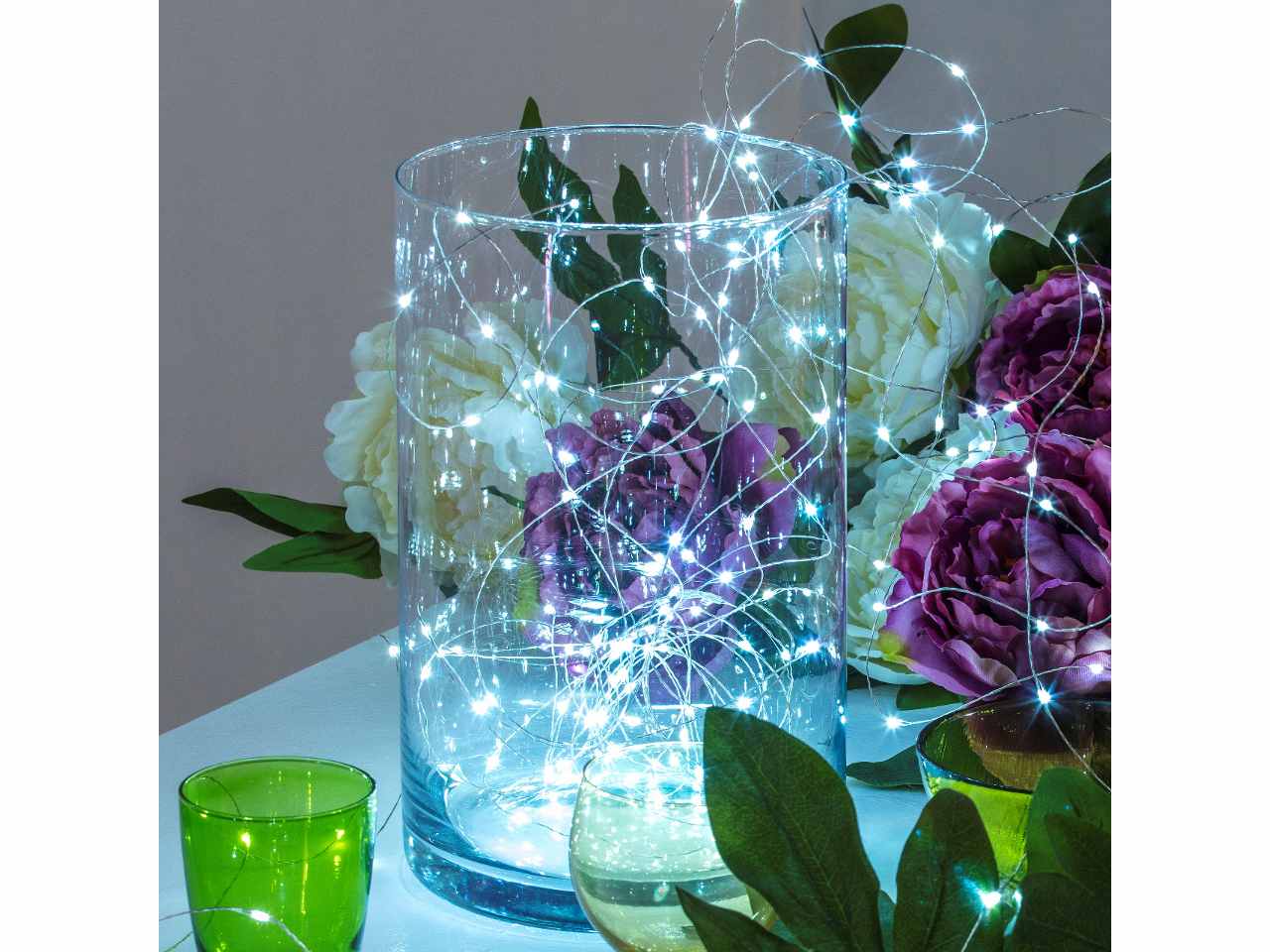 Filo metallo argento 4mt con 40micro led bianco freddo, giochi di luce a batteria 3xAA1,5V (non incluse) per uso interno/esterno IP44