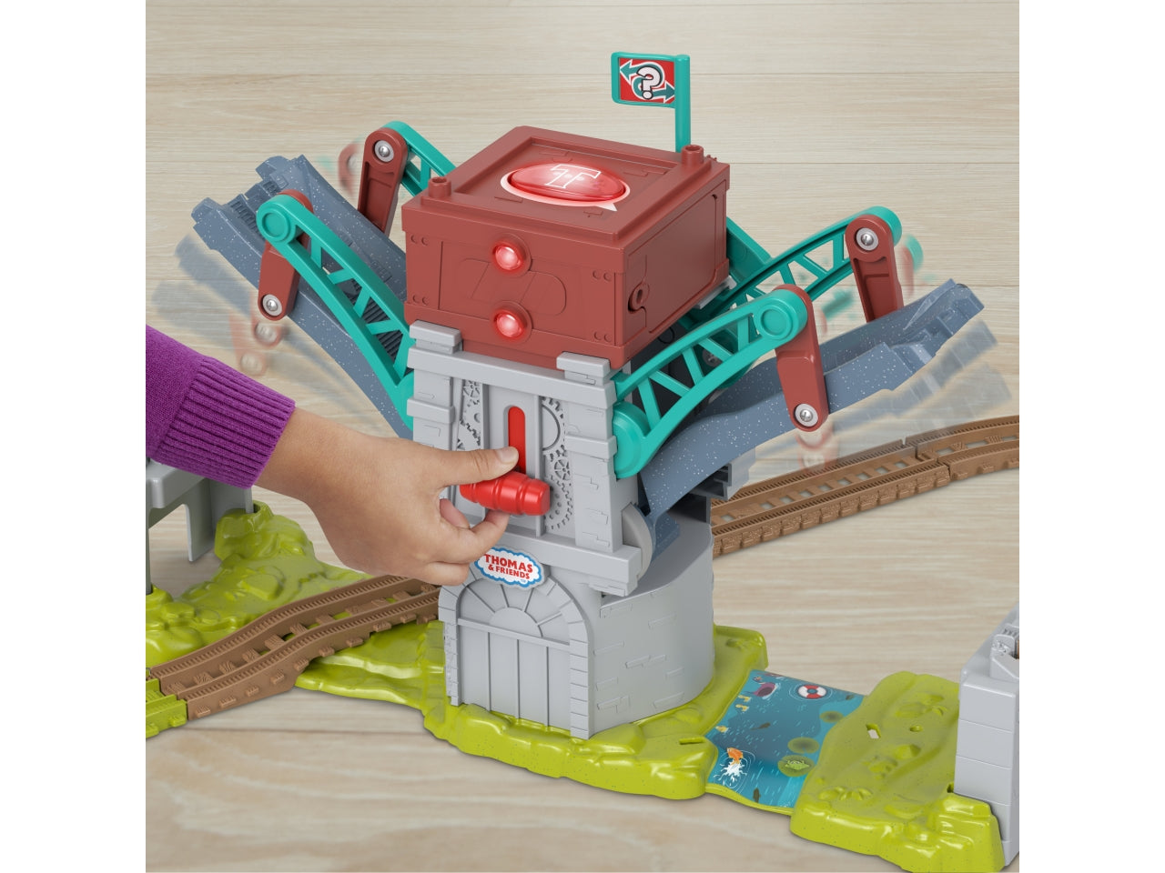 Il Trenino Thomas - Bulstrode e Ponte direzionabile playset pista di 24 metri con locomotiva Percy inclusa ponte mobile con pulsante per attivare i suoni giocattolo per bambini 3+ anni HYR82
