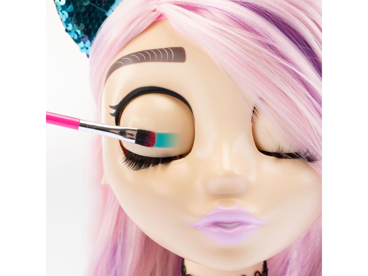 Influencer beauty and style, testina con accessori