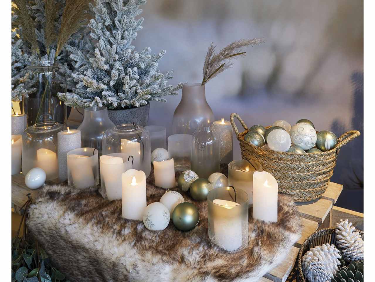 Candela led d.7,5x10cm a batteria bianca