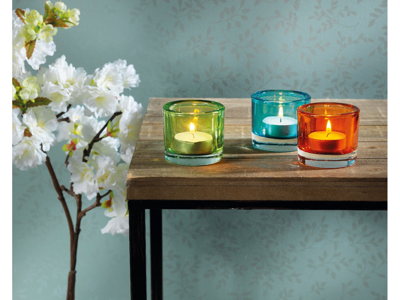 Portatealight in vetro trasparente in 6 colori assortiti diametro 6,5cm x altezza 5,7cm