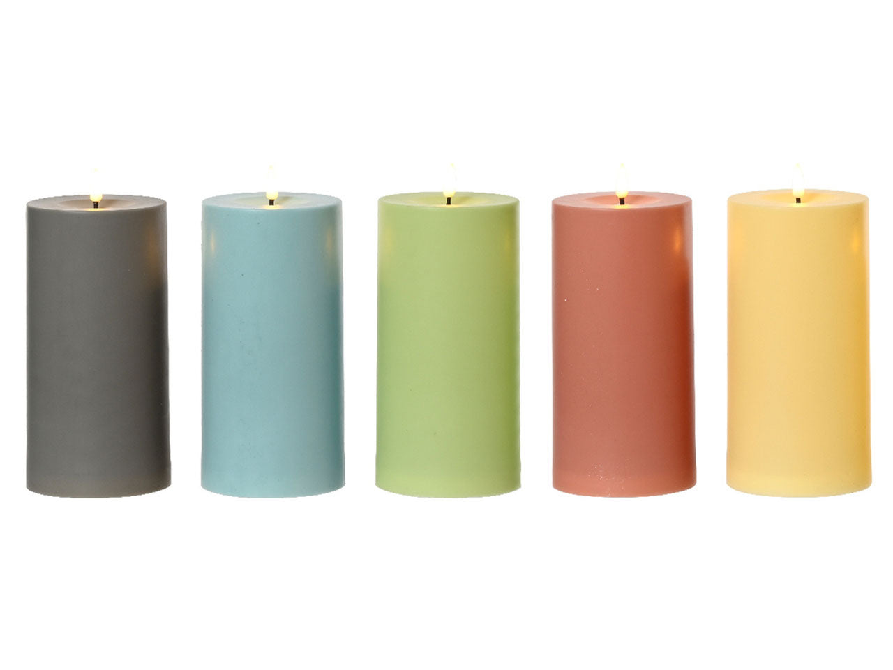 Candela con luce led bianco caldo diametro 10cm x altezza 17,5cm da esterno in plastica colorata con funzionamento a batteria 3xaa stilo in 5 colori assortiti