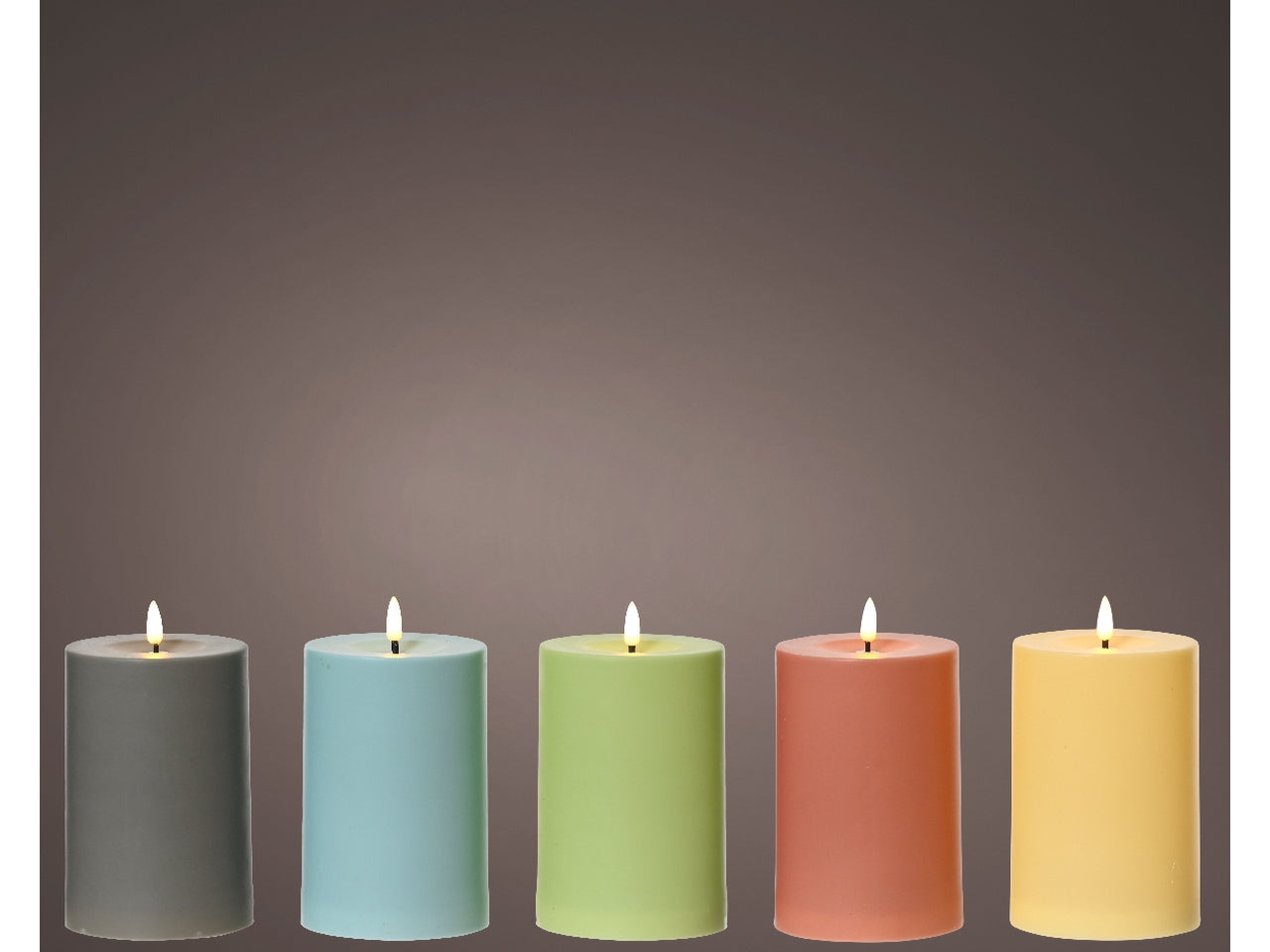 Candela con luce led bianco caldo diametro 10cm x altezza 22,5cm da esterno in plastica colorata con funzionamento a batteria 3xaa stilo in 5 colori assortiti