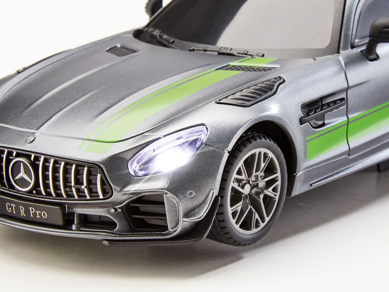 Auto mercedes amg gt r pro