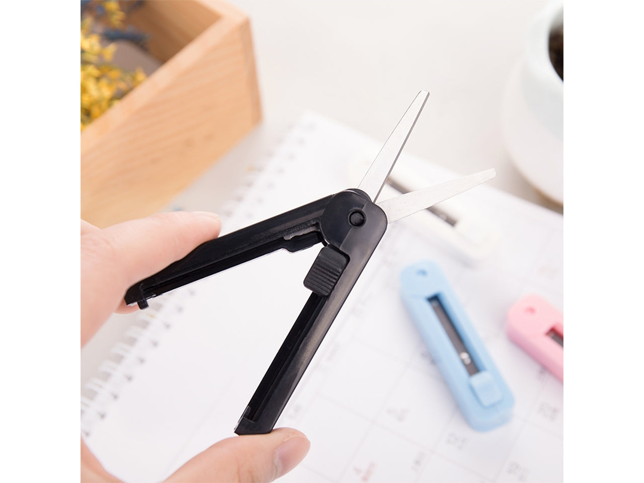 Forbici mini portatili lama retrattile