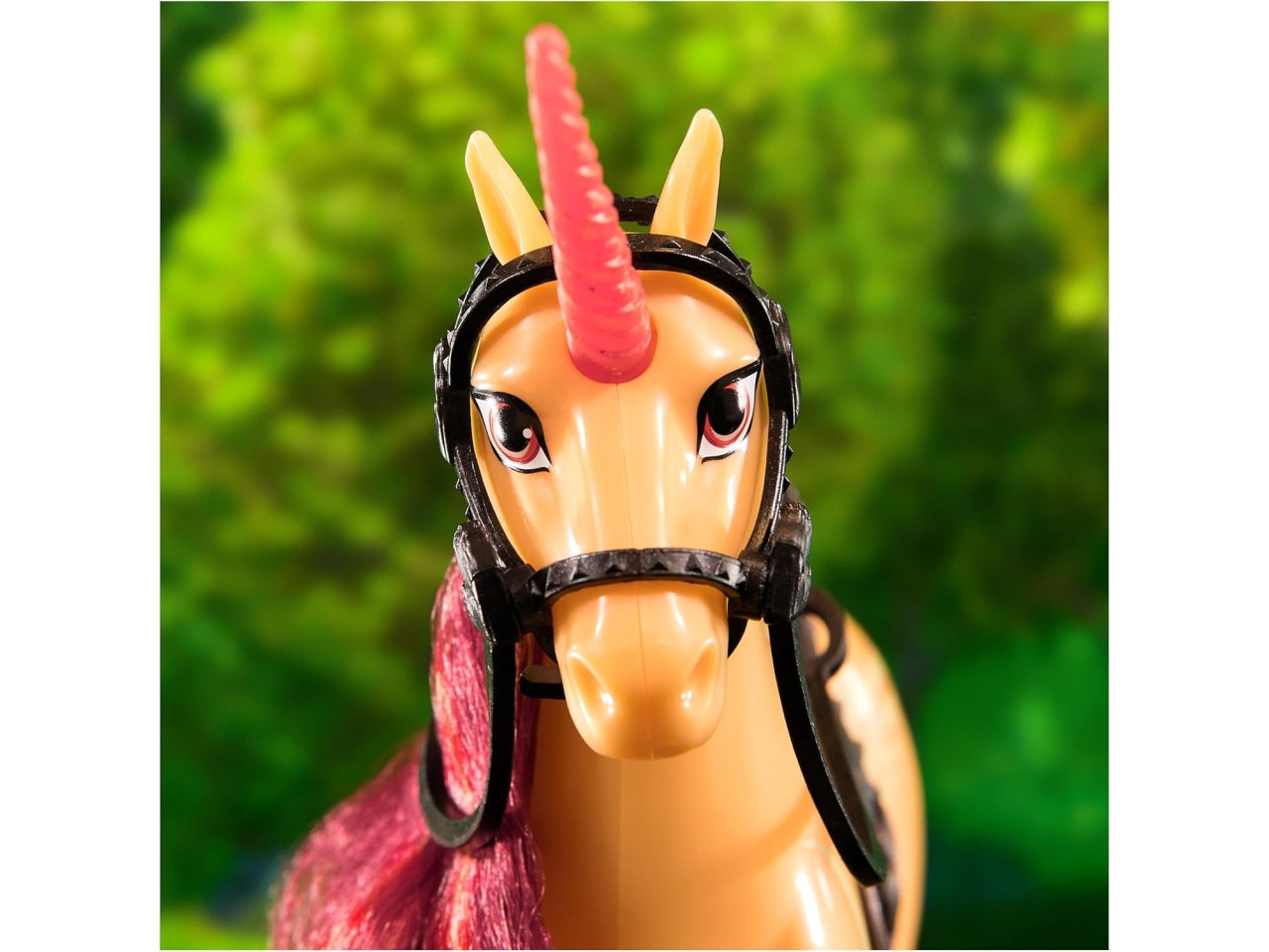 Unicorn academy fashion doll unicorn cinder | Spin Master