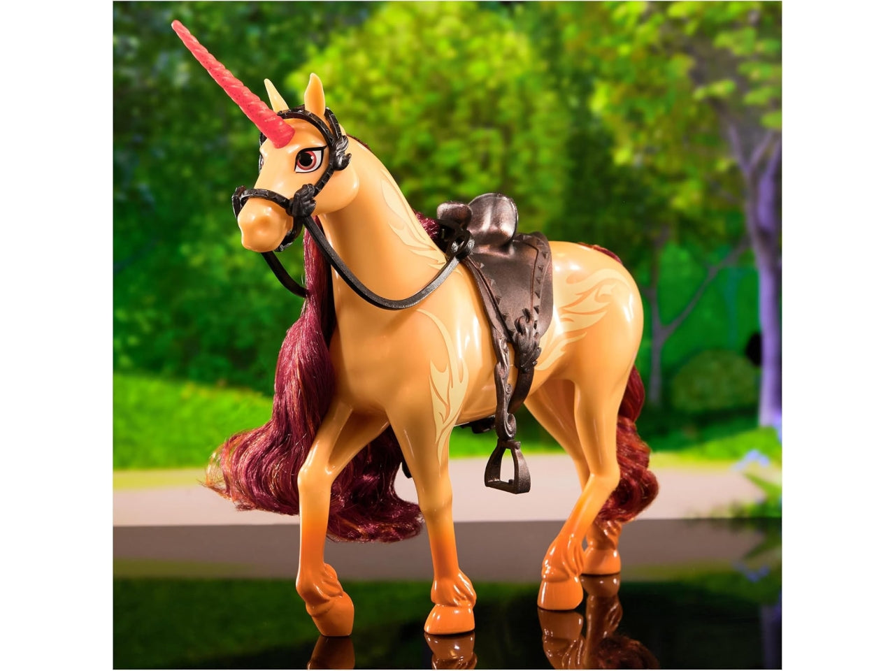 Unicorn academy fashion doll unicorn cinder | Spin Master