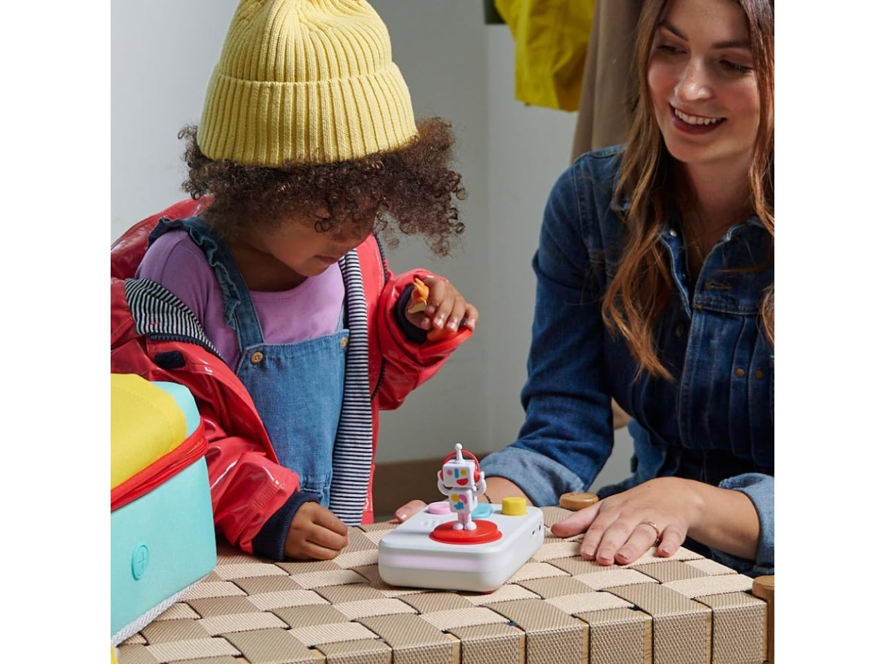 Raccontastorie interattivo per bambini con contenuti audio da 0 a 10 anni, Cassa audio con Personaggio Sonoro, Luce notturna, Routine nanna, Gioco educativo musicale, Versione Italiana | Faba