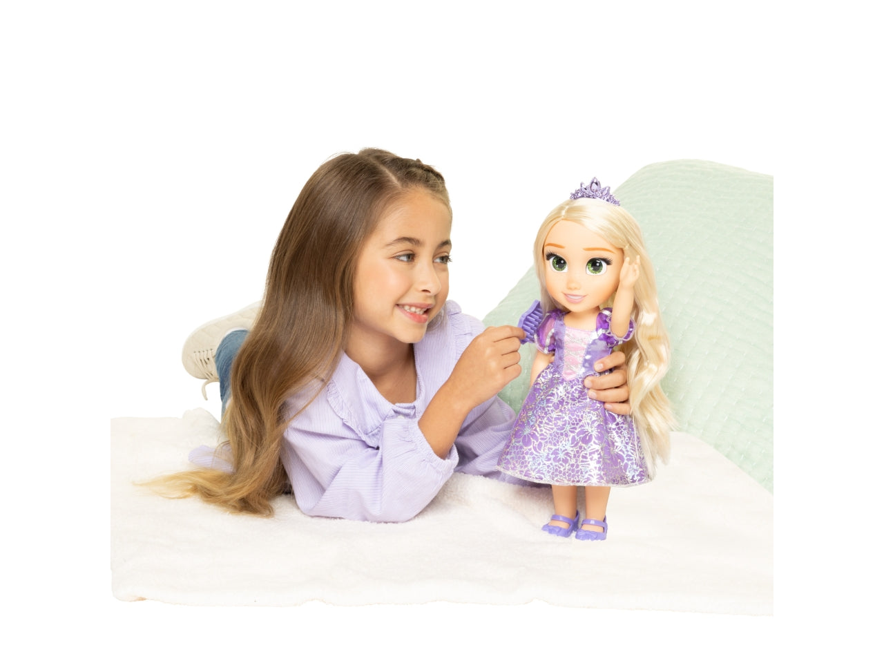 Bambola Disney Princess 38 cm di Rapunzel, con i Suoi Abiti Iconici Arricchiti da Dettagli Glitterati, Tiara Scintillante e Scarpette Coordinate, i Suoi Occhi Brillano | Jakks Pacific