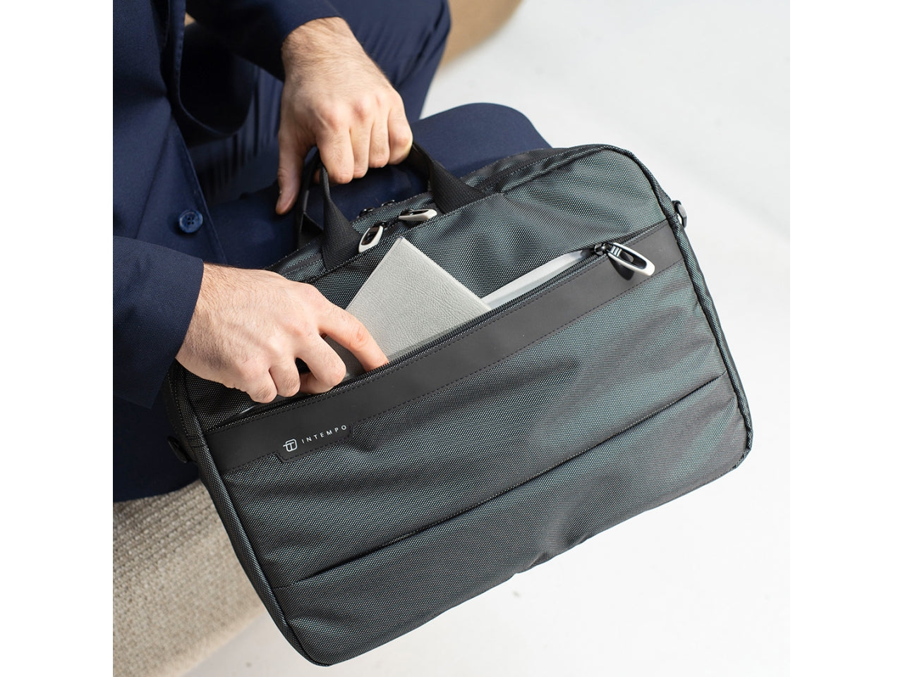 Borsa 2 manici job in tessuto tecnico nero