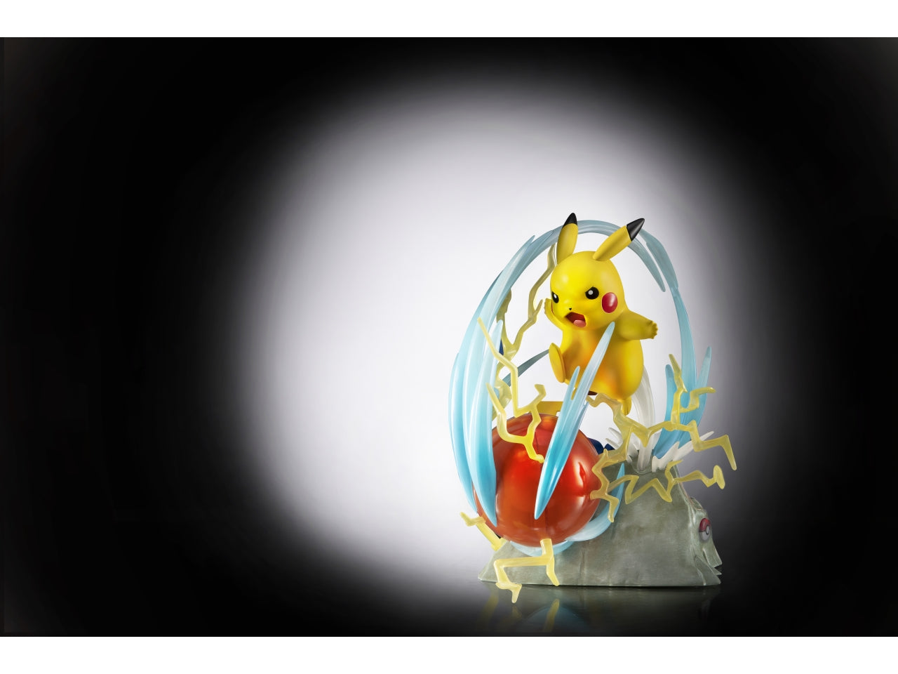 Pokemon Deluxe Collector Statue Pikachu
