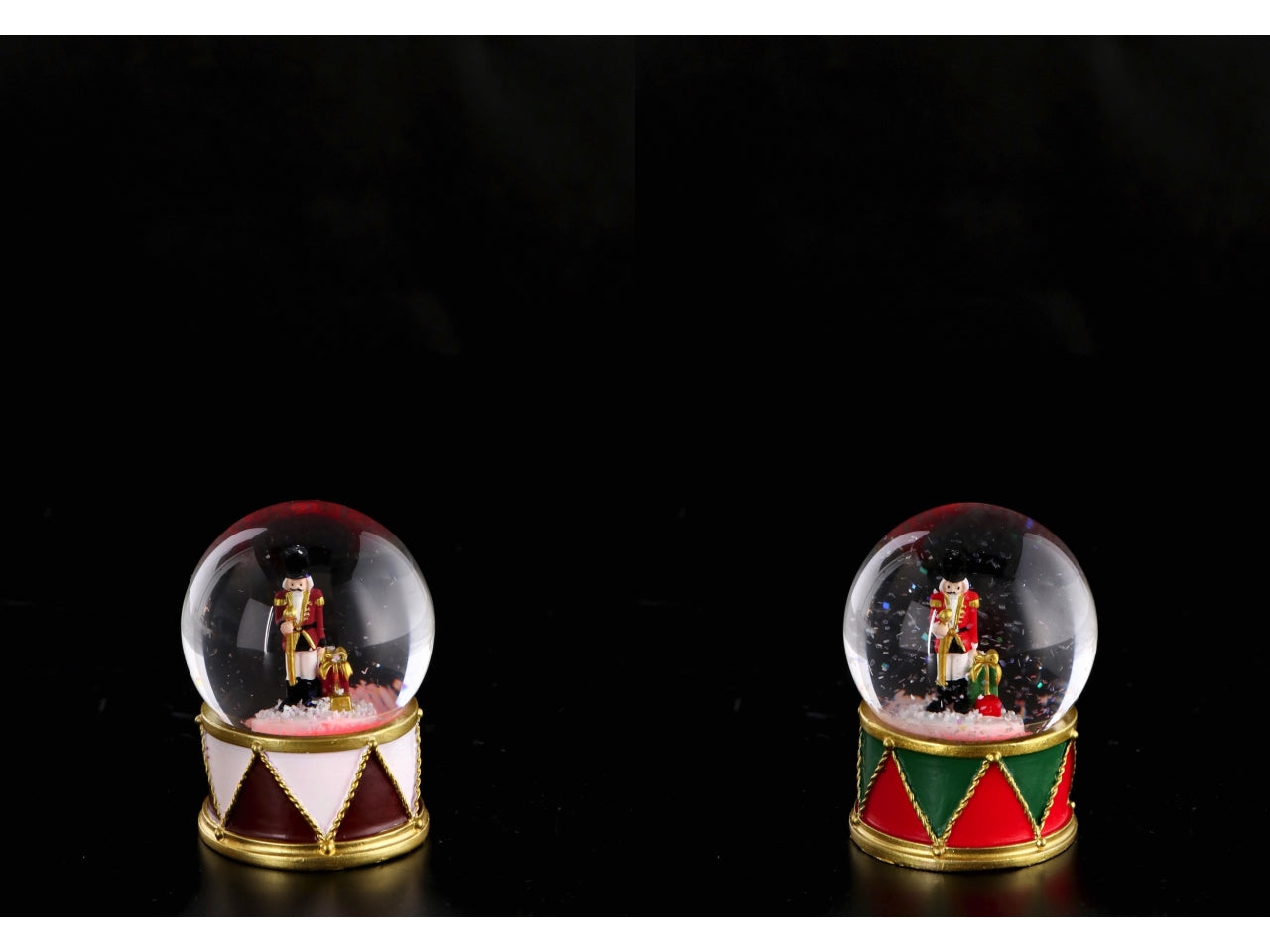 Palla di neve con schiaccianoci e led 7xh.9cm