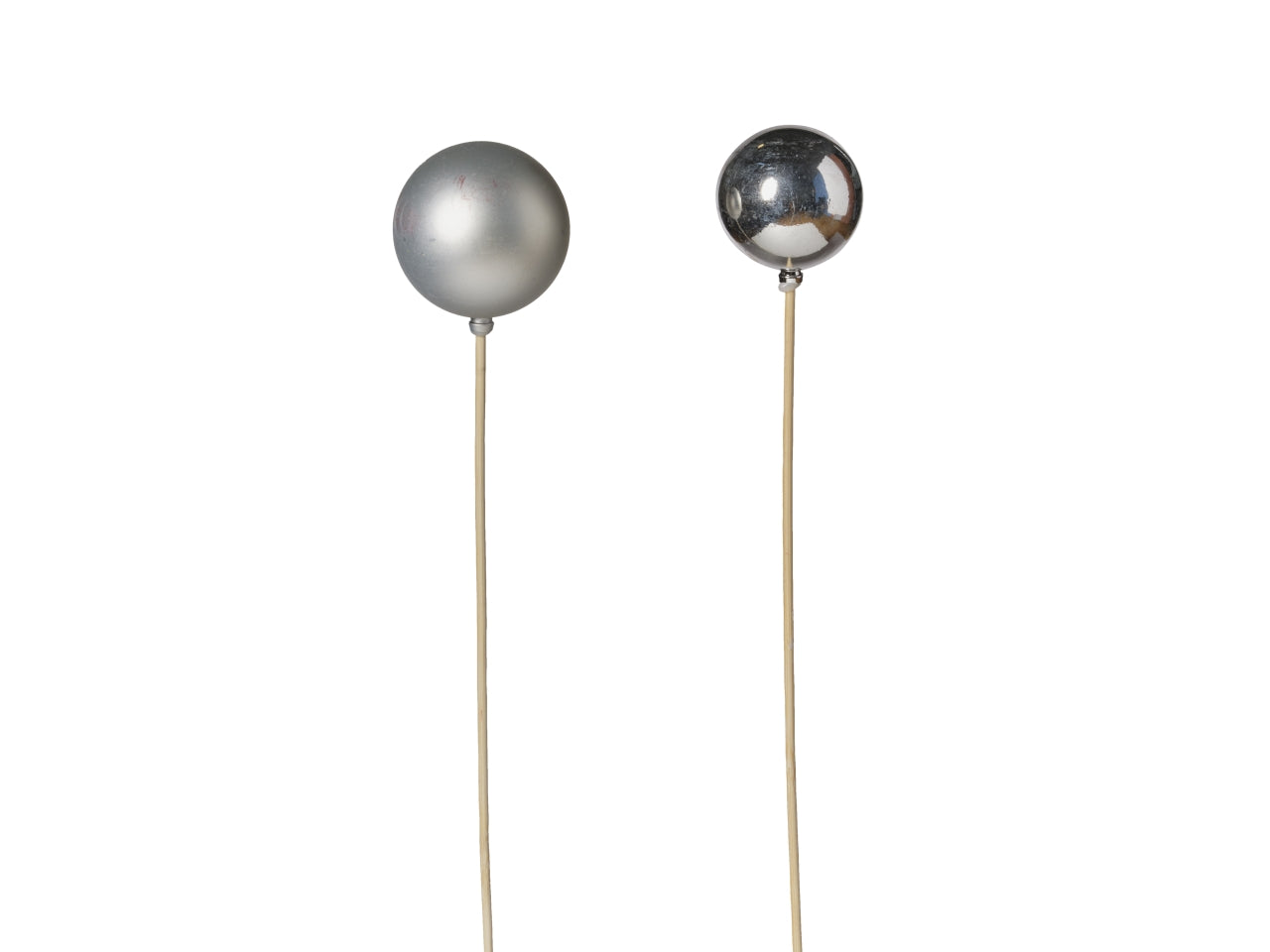 Palline/stick d.5/6cm l.50cm 272 argento in 2 assortimenti 24 pezzi