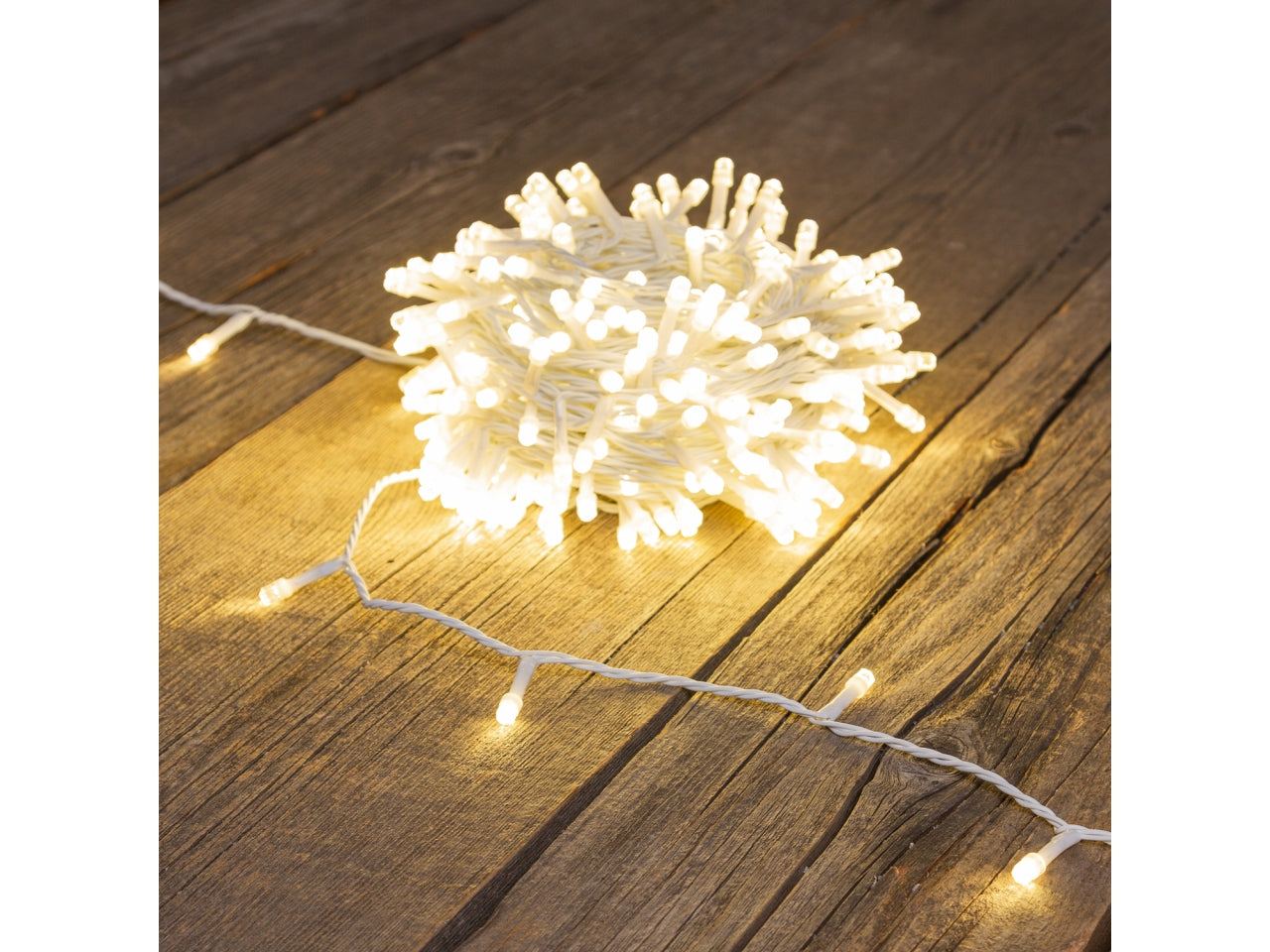 Catena 500maxi led bianco caldo con 7 giochi di luce con filo bianco 50+4mt per uso interno ed esterno