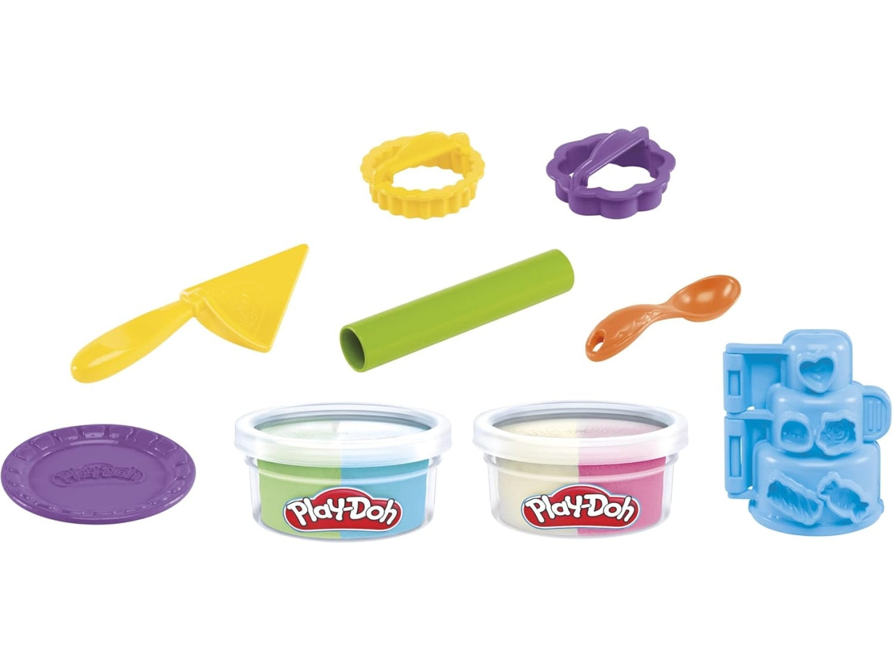 Play Doh creatin cakes
