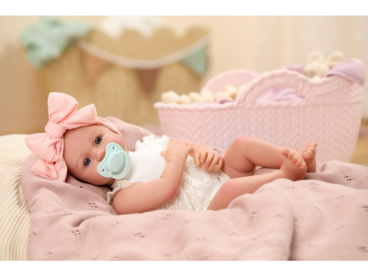 Baby born neoborn girl fair/open