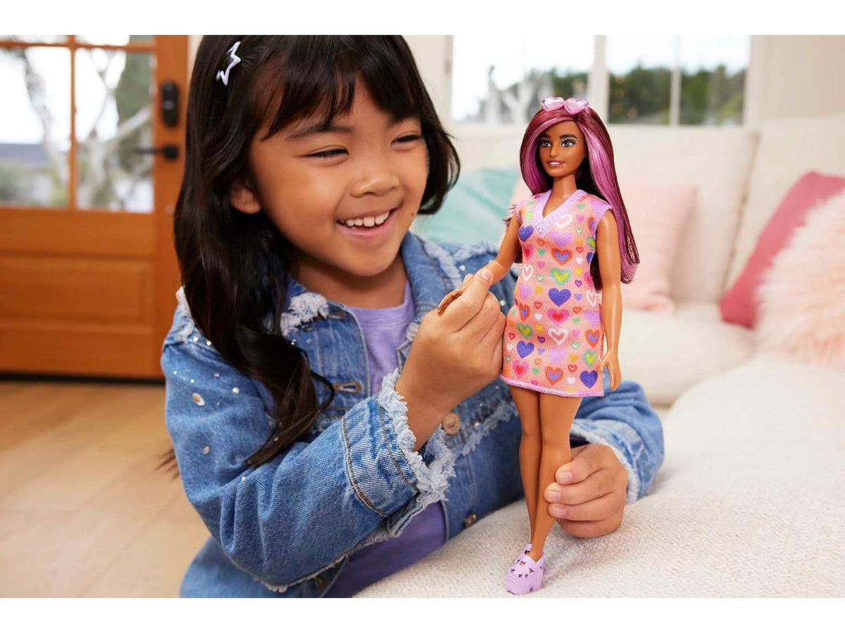 Barbie fashion con vestito in maglia a cuori