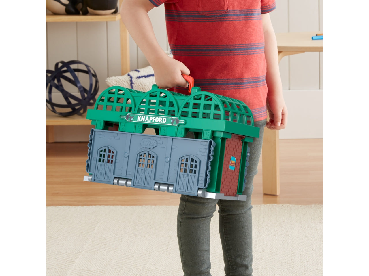 Thomas & Friends, Il Trenino Thomas, Stazione di Knapford pista con Playset 2 in 1 e Valigetta, Giocattolo per Bambini 3+ Anni - Mattel