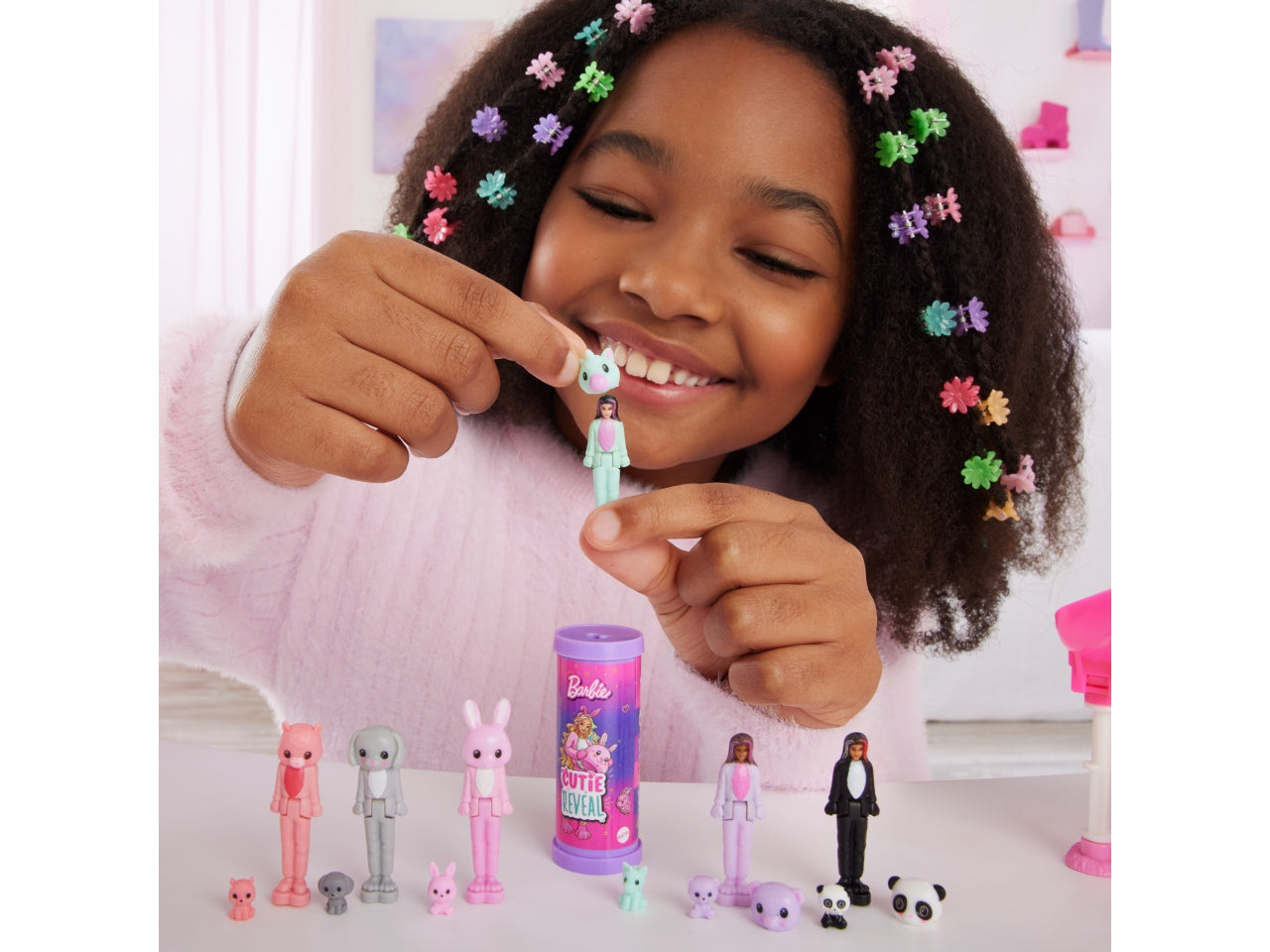 Bambola Barbie Mini BarbieLand Cutie Reveal Serie Color Dream da 3,8 cm con cucciolo