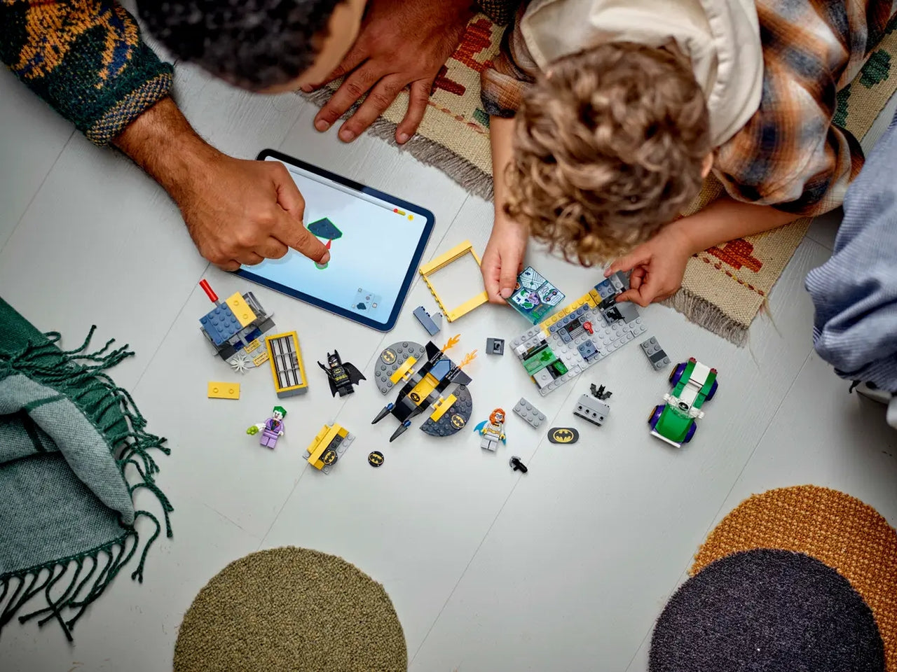 Lego Super Heroes Batcaverna con Batman, Batgirl e Joker, set di costruzioni in scatola da184 pezzi, per bambino 4+ anni 76272