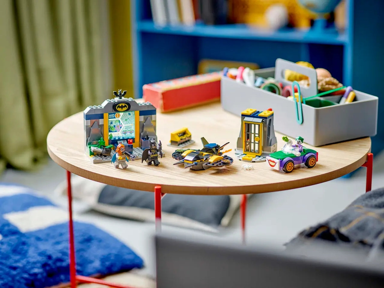 Lego Super Heroes Batcaverna con Batman, Batgirl e Joker, set di costruzioni in scatola da184 pezzi, per bambino 4+ anni 76272