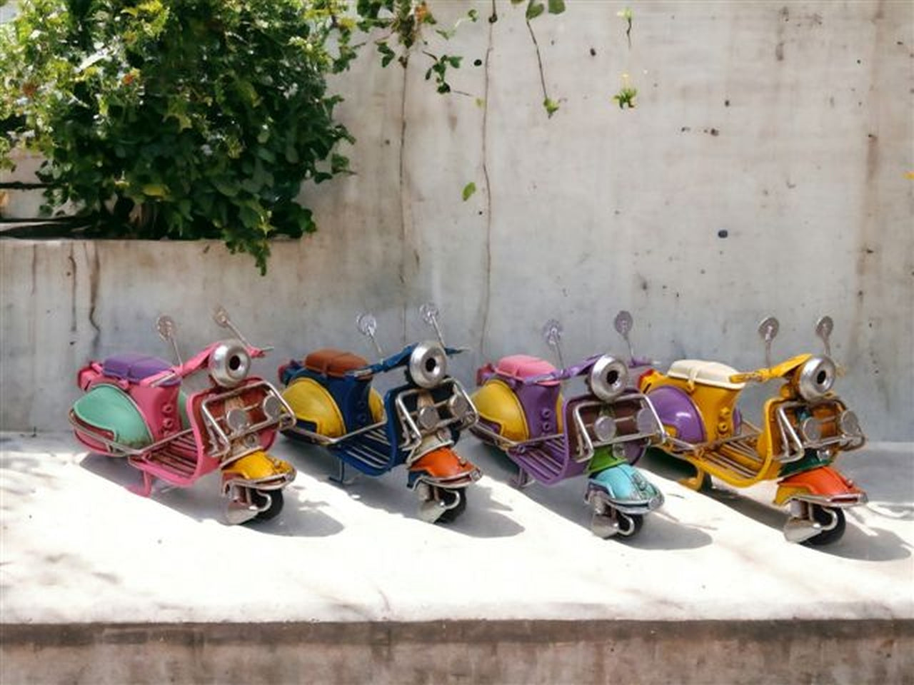 Modellino decorativo simil Vespa vintage in metallo 4 colori assortiti - Sud Import