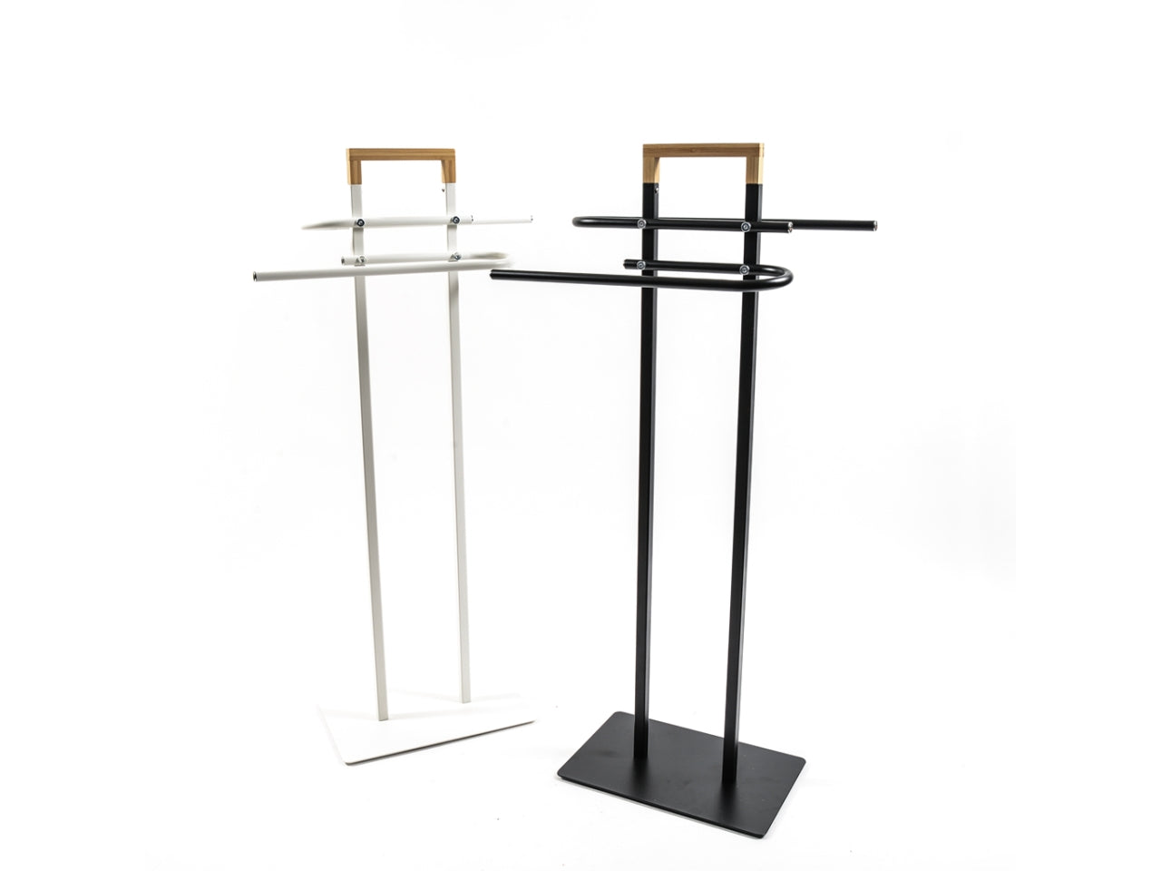 Porta asciugamani in metallo con 2 comparti 46x20xh.85,5cm colori assortiti in scatola bianca