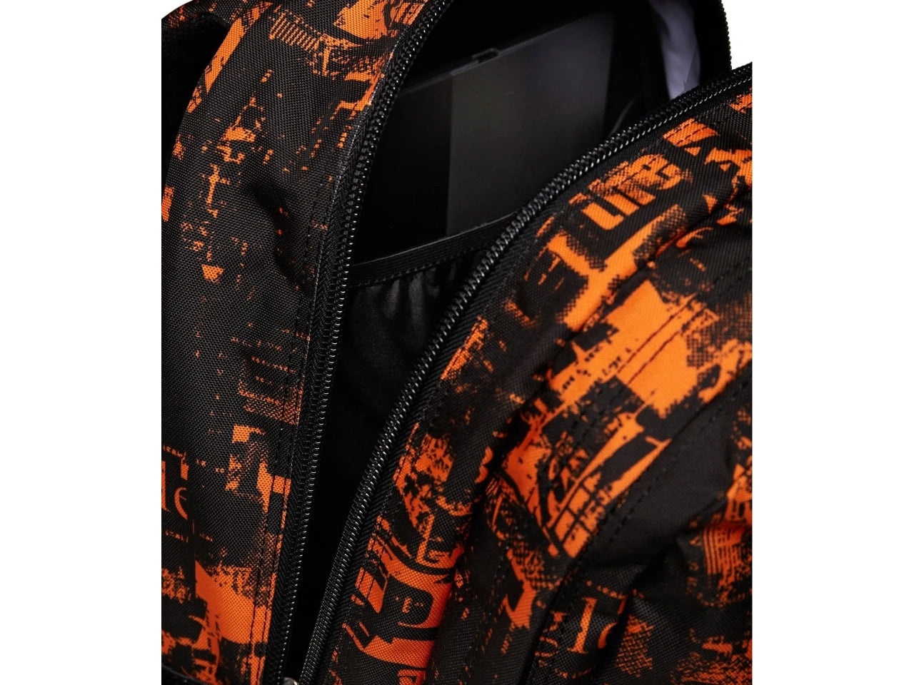 Zaino Seven Freethink Boy doppio scomparto in tessuto nero e arancio con uscita USB, 33x44x20 cm, 34 lt