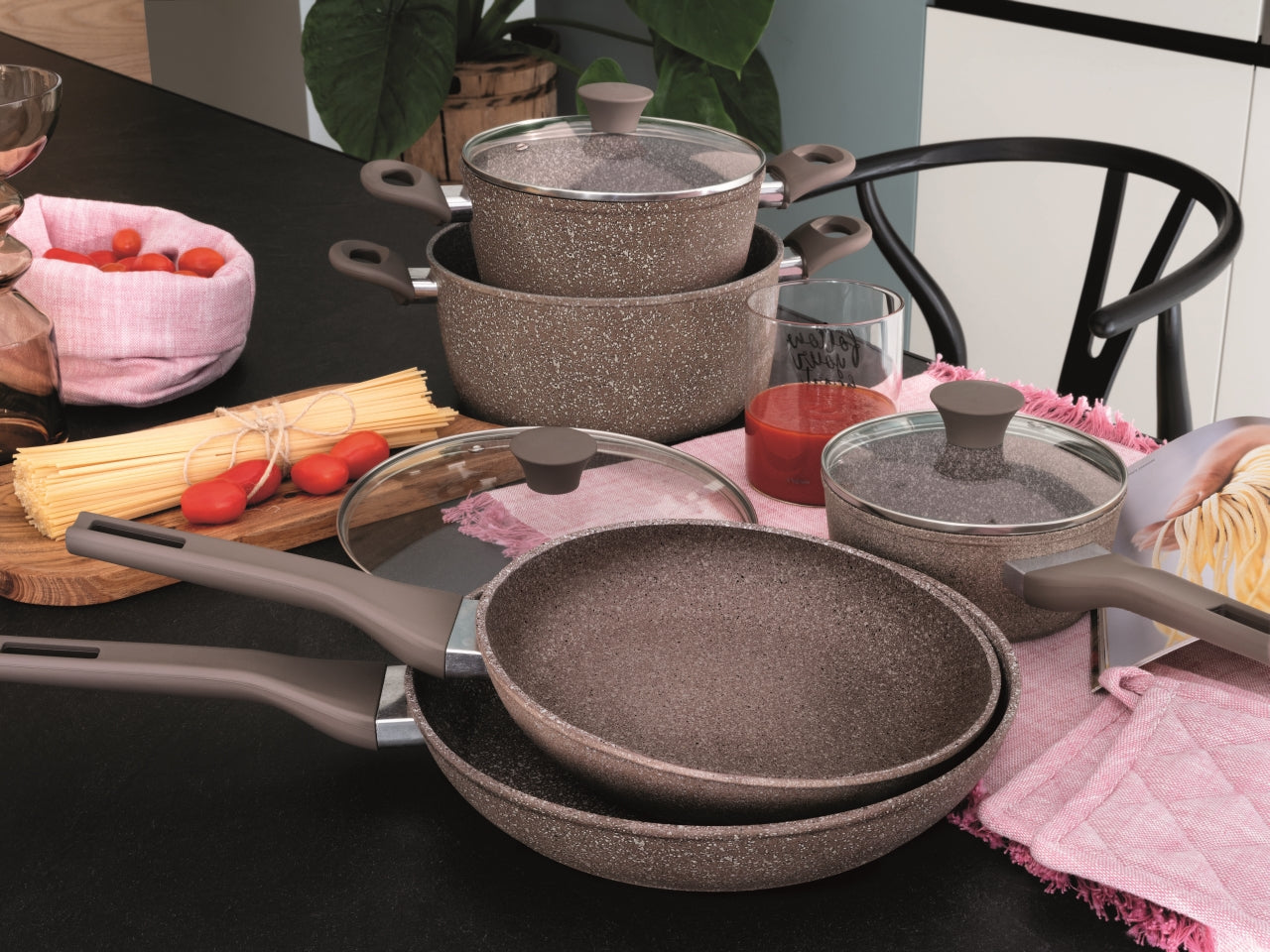 Tognana batteria da 8 pezzi di pentole e padelle royal rosestone in alluminio forgiato e fondo ad alto spessore adatto acnhe all'induzione