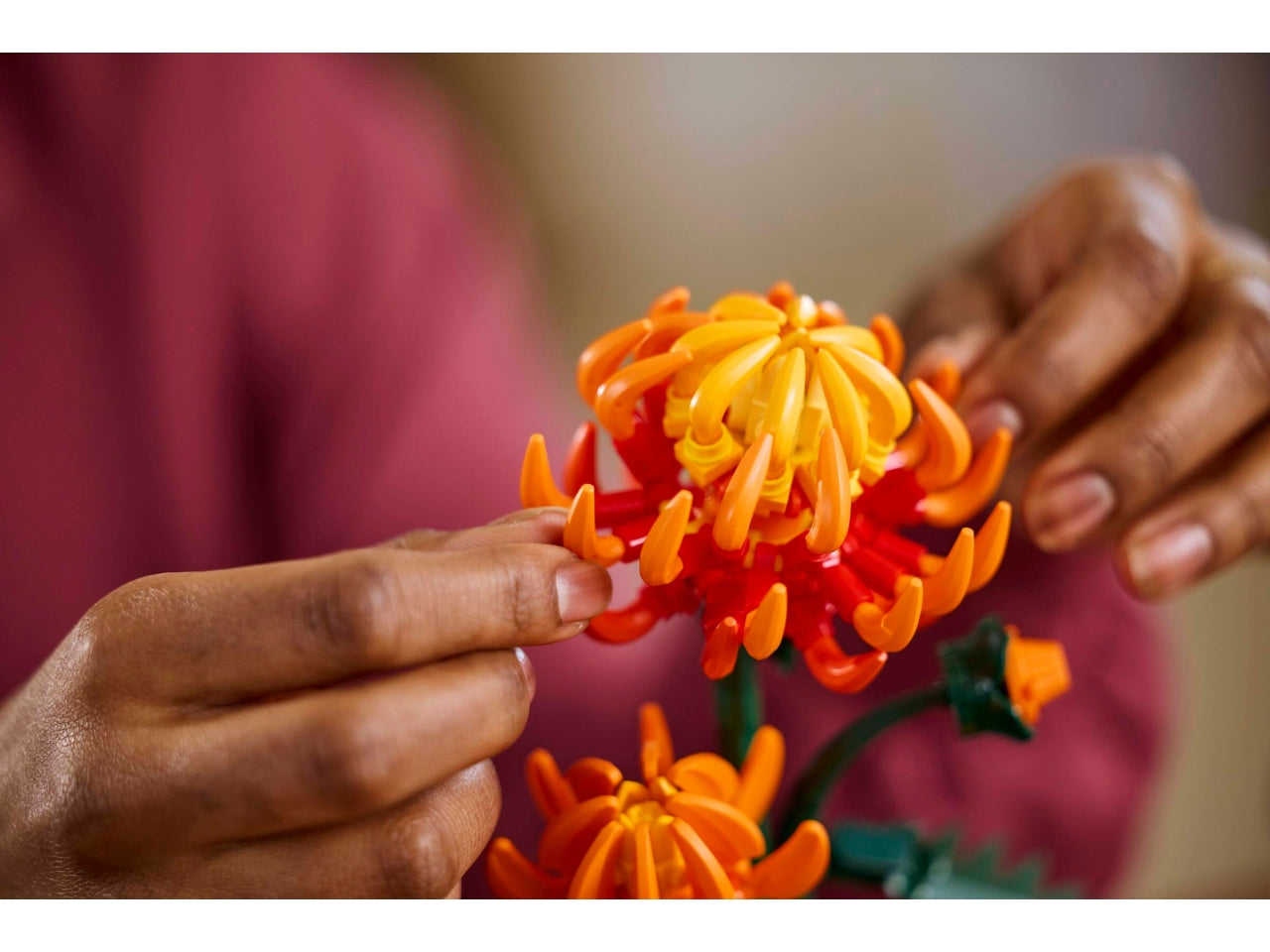 LEGO Icons - Crisantemo, Fiore Finto da Costruire, Decorazione Floreale Artificiale per Casa, Hobby Creativo per Adulti, Regalo di Compleanno per Donna, Uomo, Lei o Lui dalla Botanical Collection 10368
