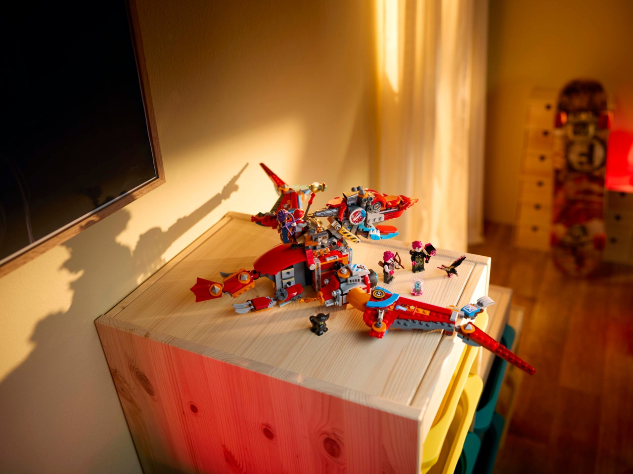 LEGO DREAMZzz Dinosauro Robot C-Rex di Cooper, Action Figure di T.Rex Giocattolo Trasformabile in Pterodattilo con Parti Snodabili e 4 Minifigure, Giochi Creativi per Bambini e Bambine da 9 Anni 71484