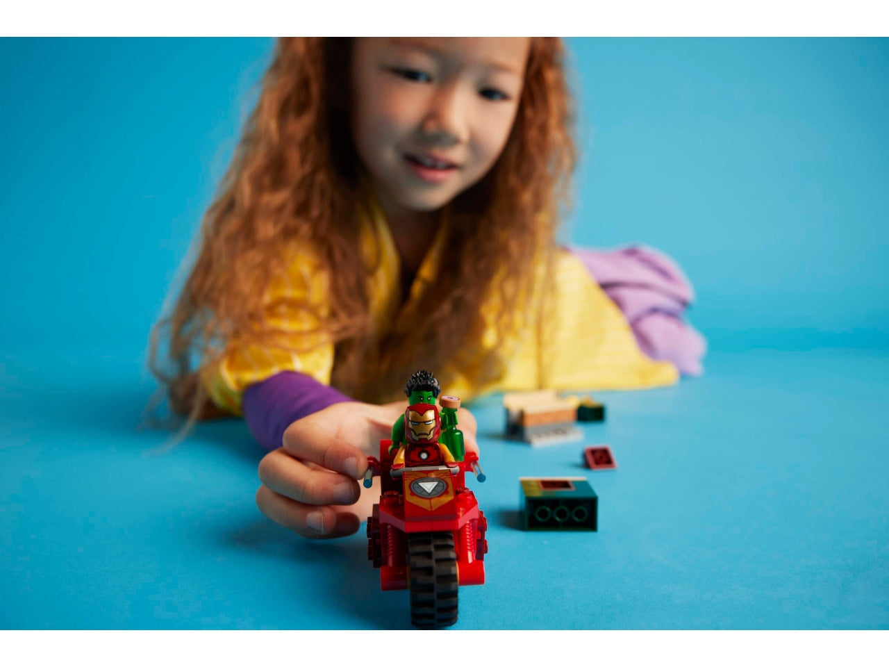 LEGO Marvel - Giocattolo costruibile di Iron Man e dellâIncredibile Hulk: questo set di gioco con moto e The Hulk per i bambini Ã¨ stato appositamente pensato per i bambini e le bambine dai 4 anni in su 76287