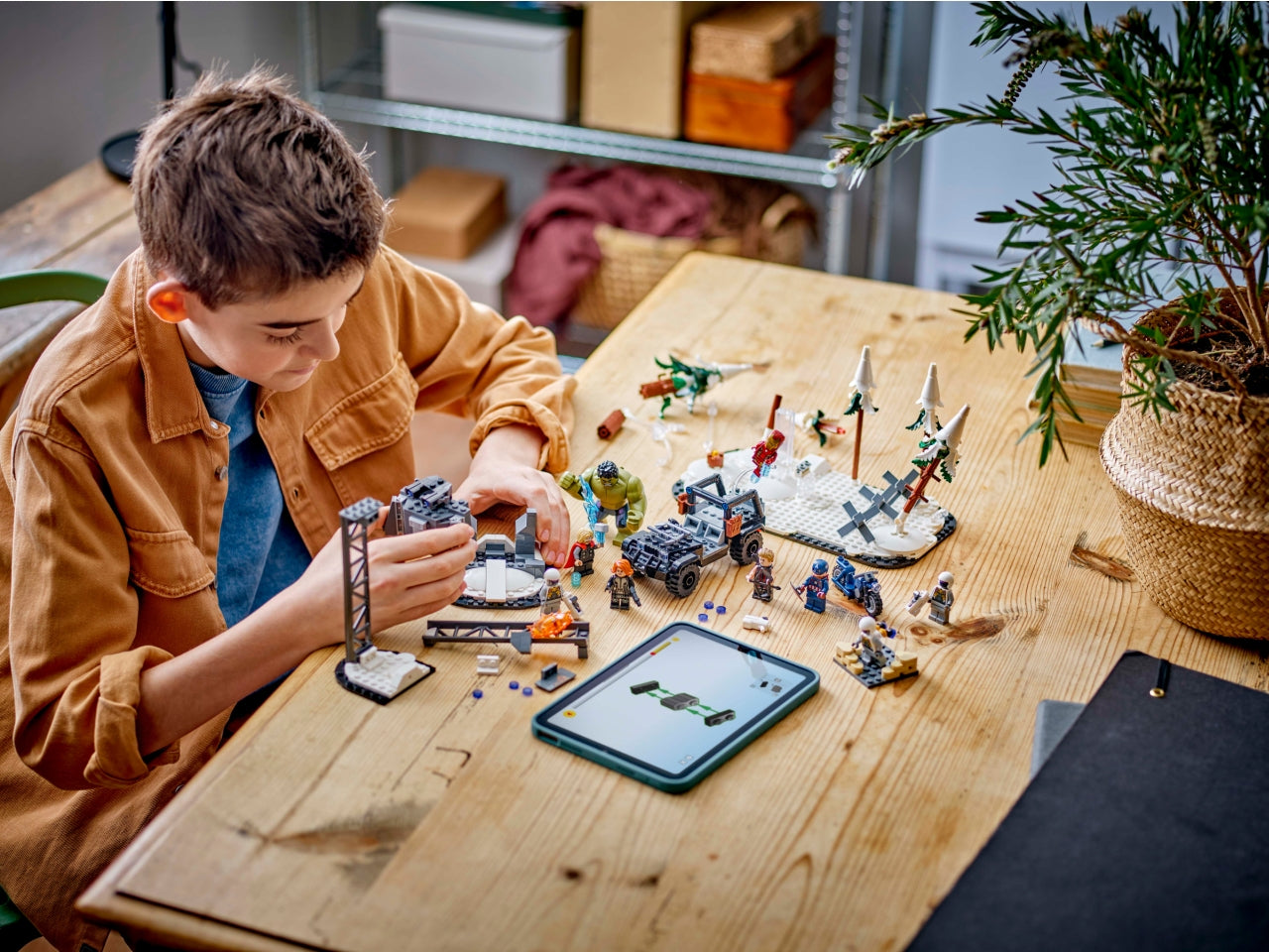 LEGO Marvel - Playset Avengers: questo giocattolo con supereroi costruibili ricrea lâepica battaglia di Avengers: Age of Ultron dei Marvel Studios con una serie di minifigure e caratteristiche autentiche 76291