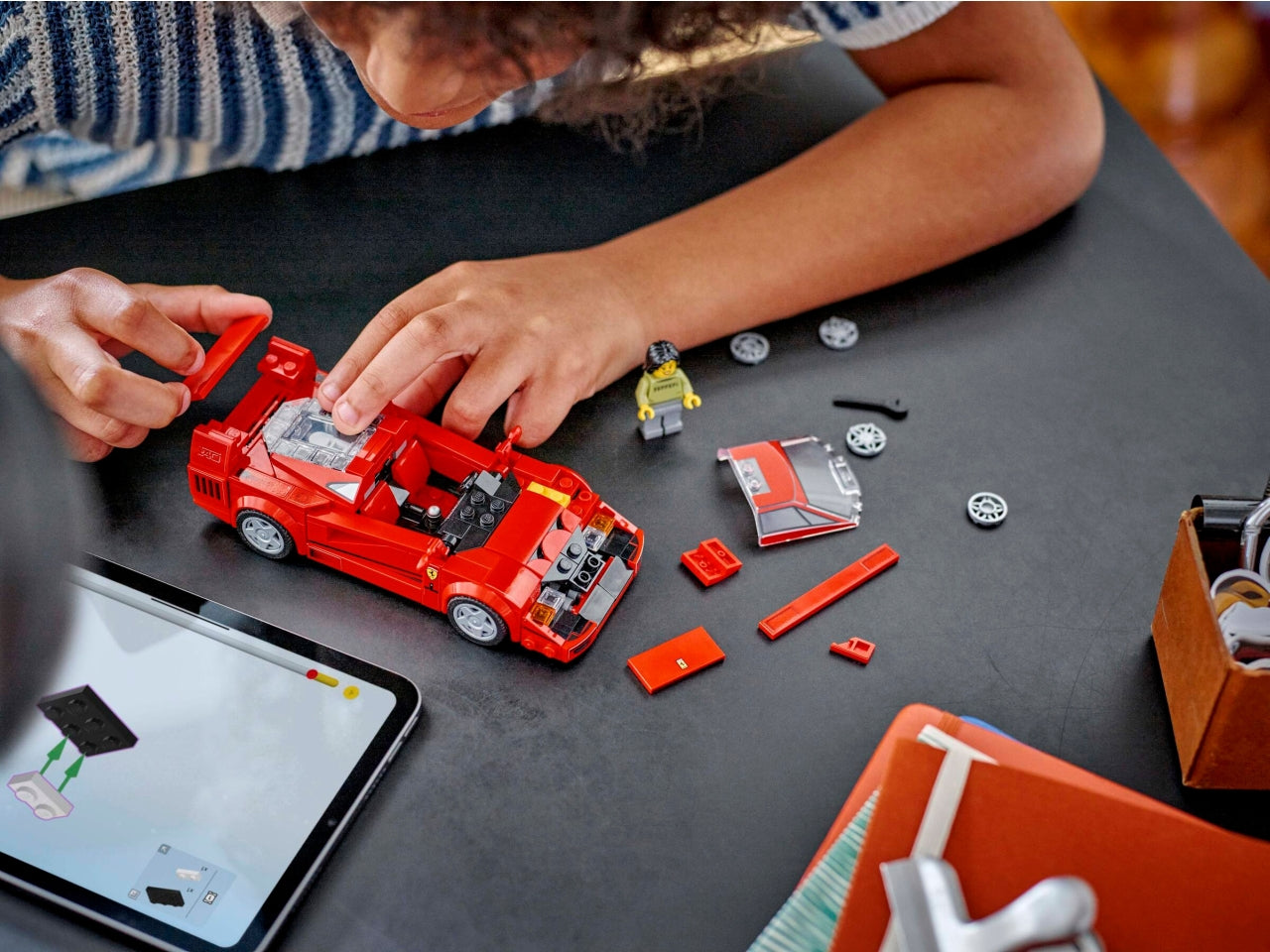 LEGO Speed Champions - Auto giocattolo Ferrari per bambini: veicolo costruibile della Supercar Ferrari F40 per i bambini e le bambine dai 9 anni in su, nostalgici amanti delle auto e fan della Ferrari 76934