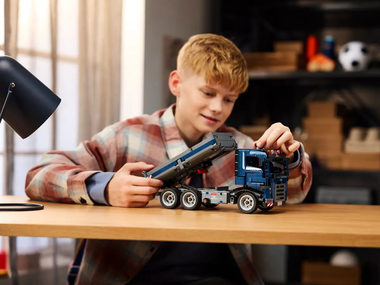 Lego Technic autocarro con cassone ribaltabile 462 pezzi
per etÃ  9+ 42203