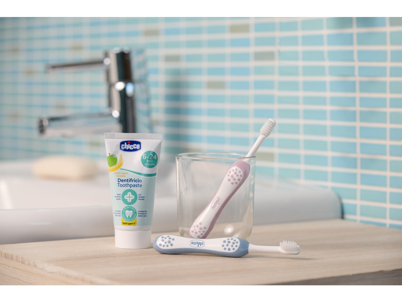 Dentifricio Oral Care Chicco, gusto mela banana per uso quotidiano, 6-24m