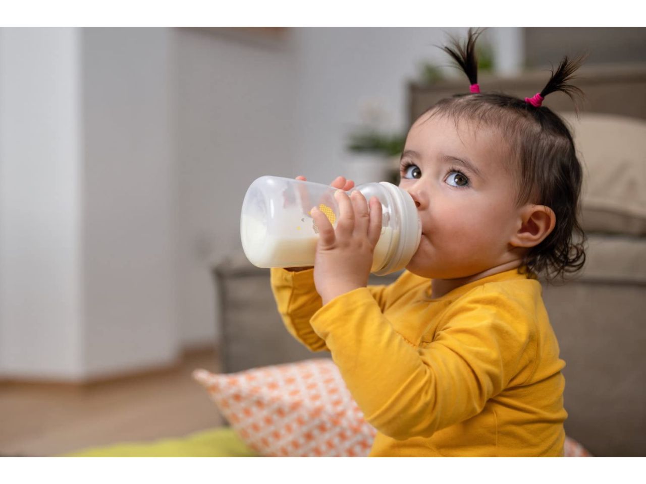 Chicco Natural Feeling Biberon Anticolica 6 Mesi+ da 330 ml con Tettarella in Silicone  Neutro