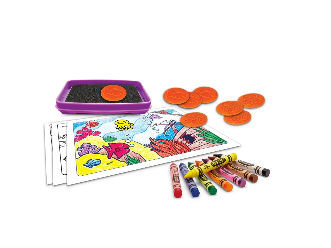 Timbra e Colora - Multicolor, 26,5x5,6x20 cm, 320 gr, Carta e Plastica, Provenienza Italia, Certificato CE, Unisex, EtÃ  5+, 8 Pastelli a Cera, 10 Timbri a Tema Mare e Giungla, 1 Supporto per Timbro, Cuscinetto per Timbri, 16 Pagine da Colorare, Guida
