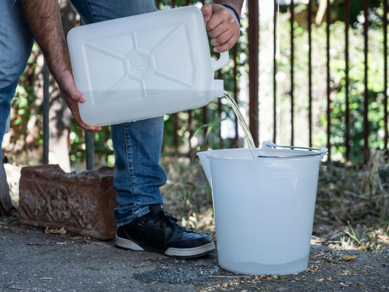 Secchio con becco neutro 15lt